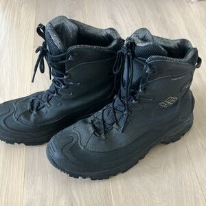 Men’s black size 13 Columbia Omni heat reflective insulated winter boots.